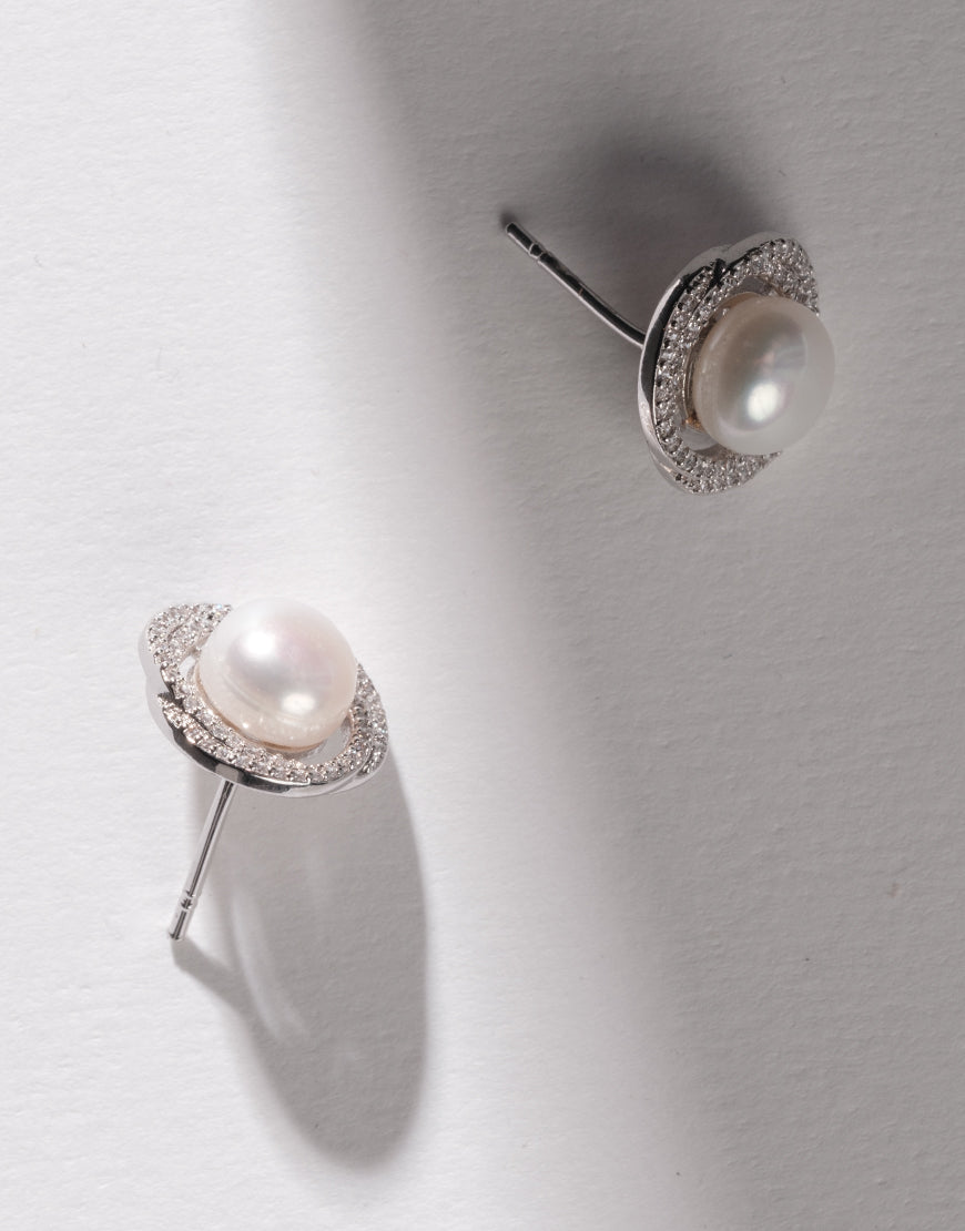Halo Pearl Stud