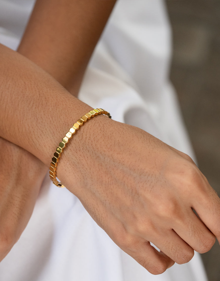 Diamond Cut detail Bangle in Gold
