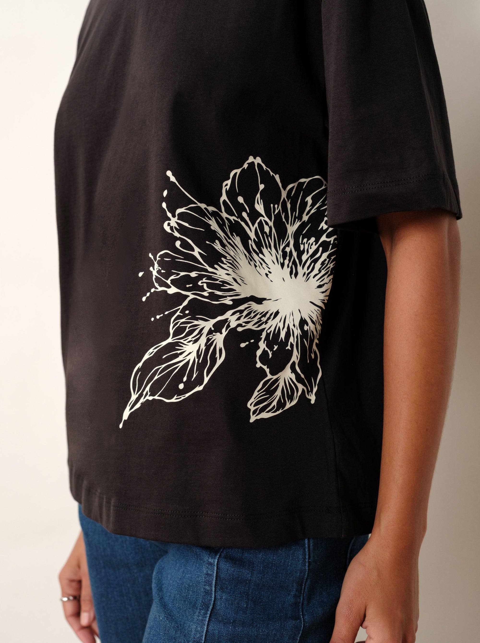 El flora oversized tee
