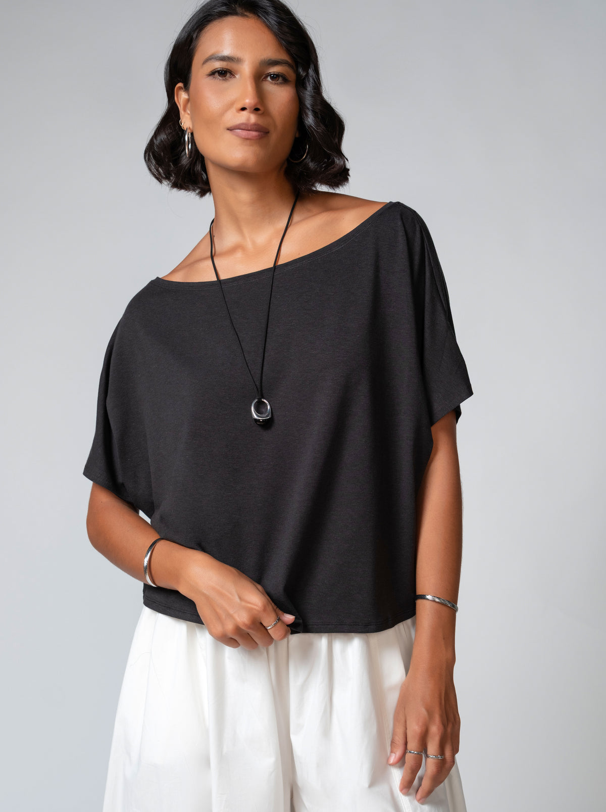 Akio Top