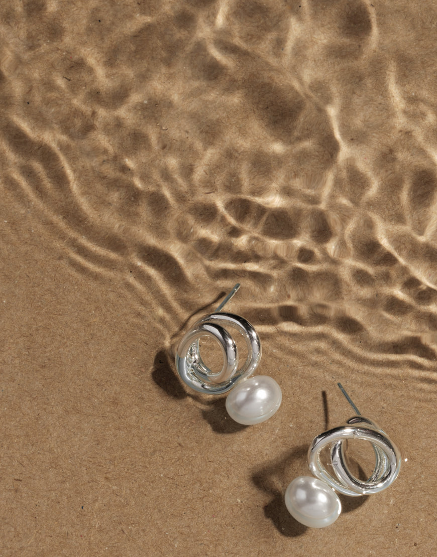 Silver Twisted Circle Stud with Pearl