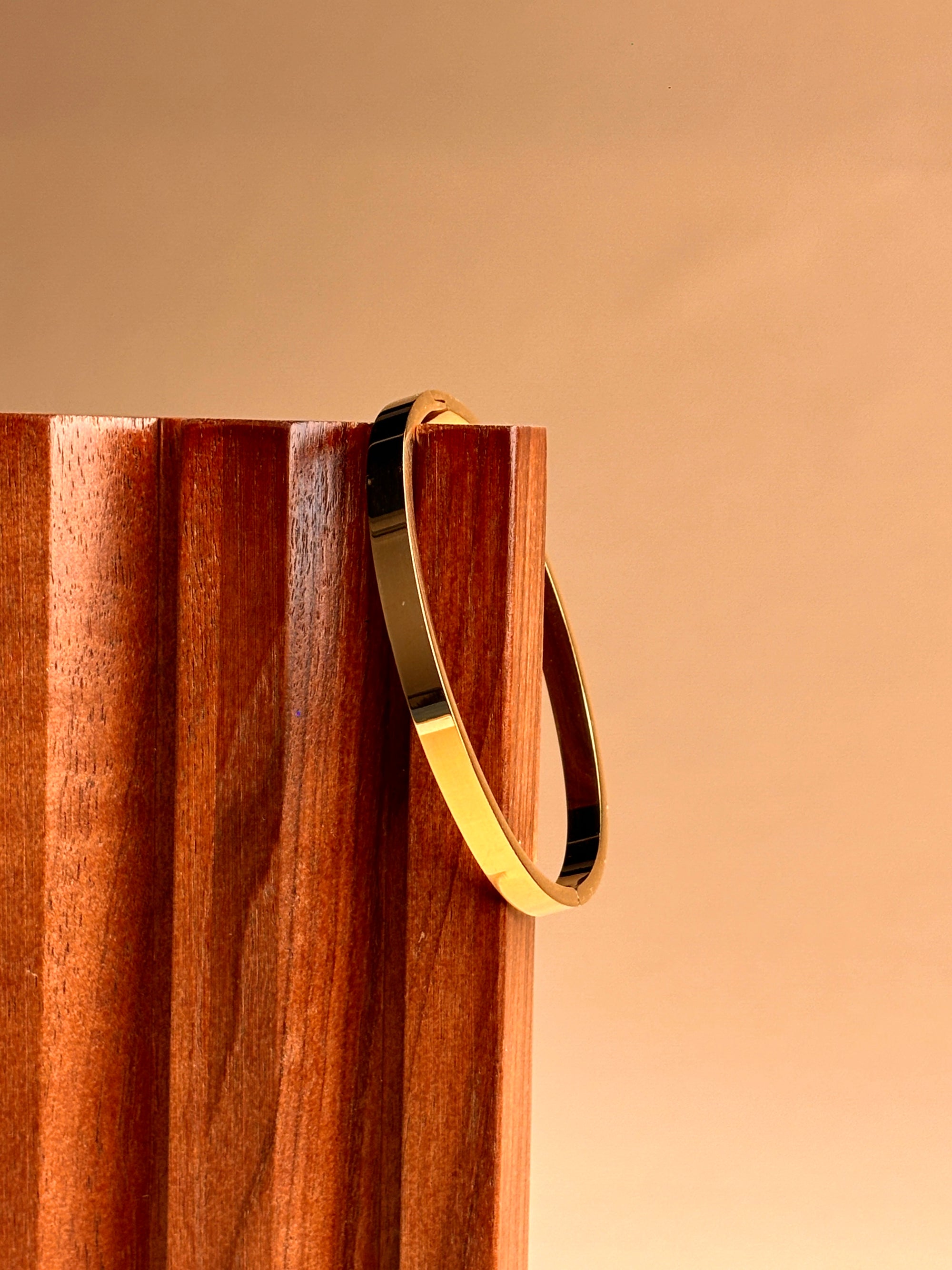 Sleek Gold Bracelet